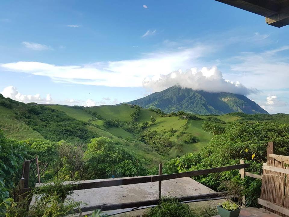 Florabells Iraya Guest House - Batanes Basco Eksteriør bilde